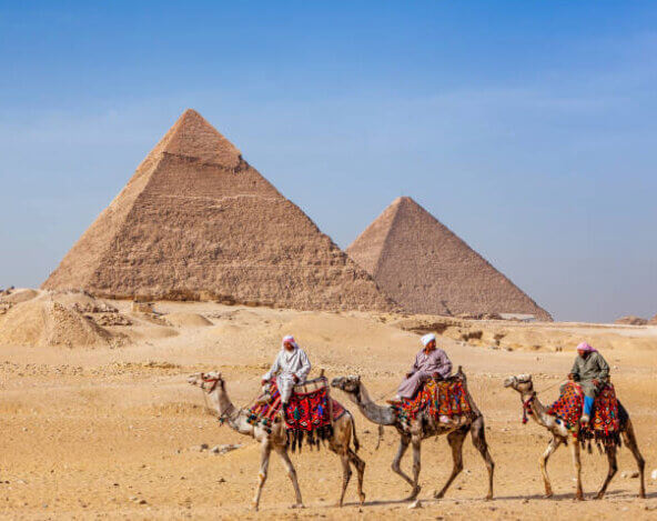 Am image of the Egyptian pyramids.