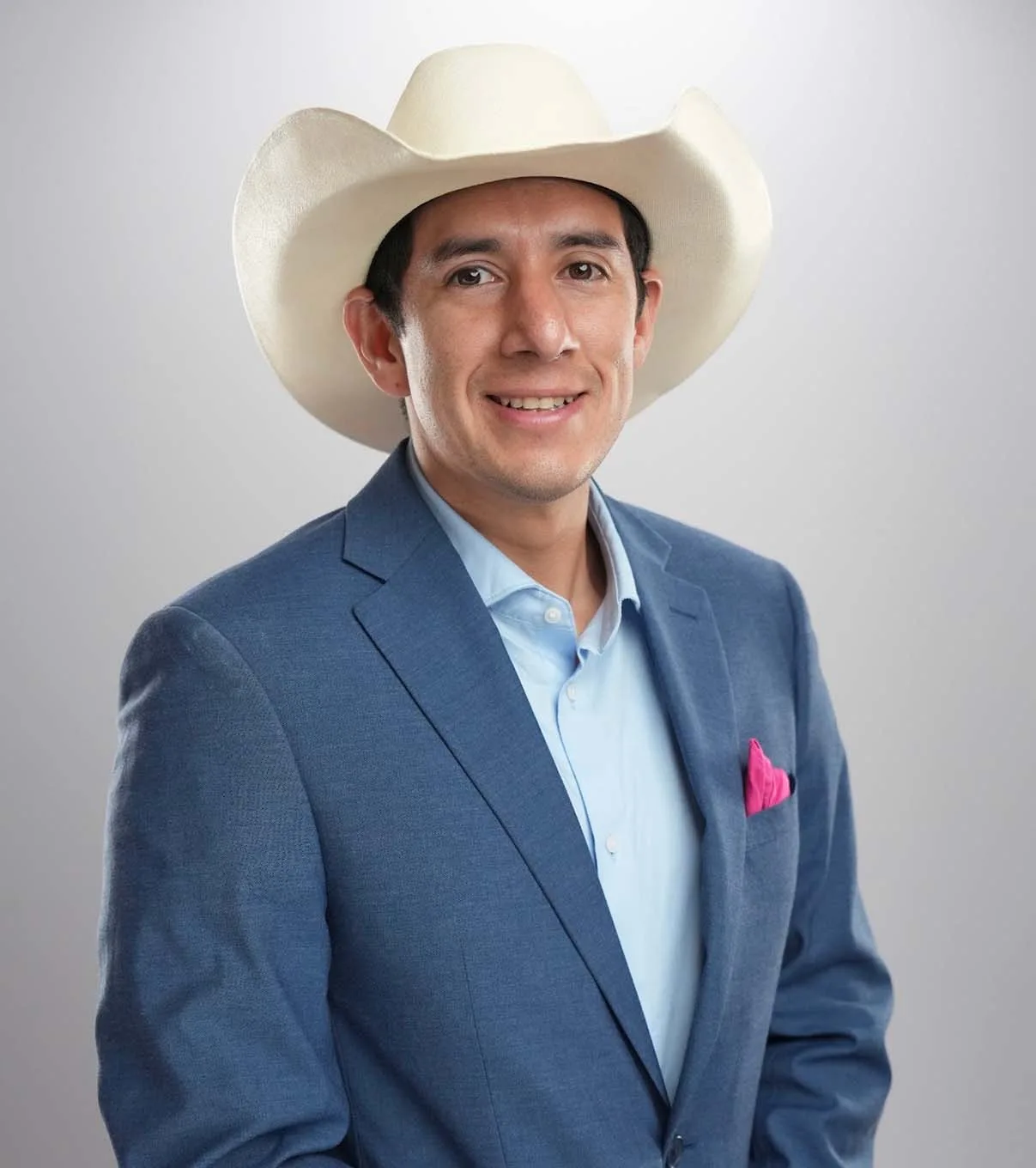 Jorge Arias Headshot.